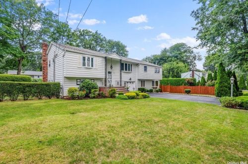 70 Murdock St, Huntington Station, NY 11746-4349