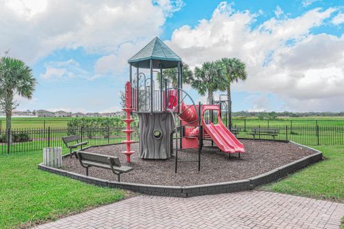 901 Bent Creek Dr, Fort Pierce FL  34947-1331 exterior