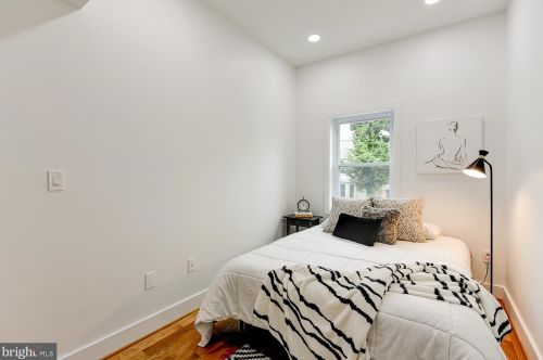 1427 Parkwood Pl, Washington DC  20010-3218 exterior