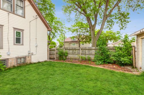 1029 57, Milwaukee WI 53214-3307 exterior