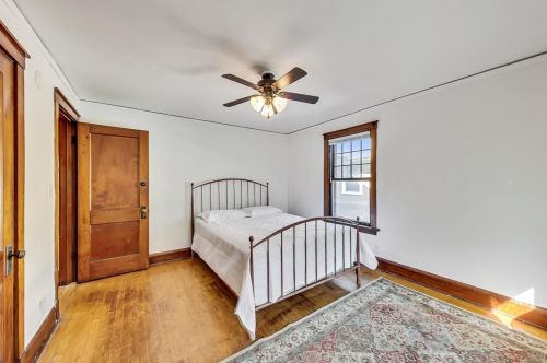 1818 Lunt Ave, Chicago IL 60645-3005 exterior