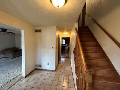 112 Dorf Dr, Pittsburgh, PA 15209-1902