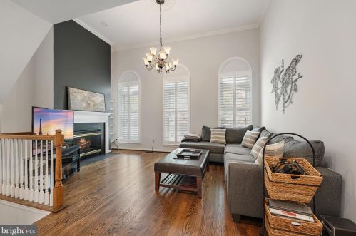 4659 Lambert Dr, Alexandria VA  22311-4942 exterior