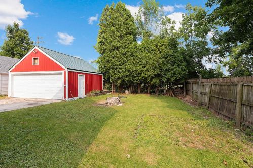 719 18th St, Manitowoc, WI 54220-3809