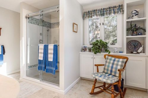 6 Carrington Ln, Farmington CT 06032-2344 exterior