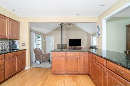 21 Celtic Ct, Enfield CT 06082-5777 exterior