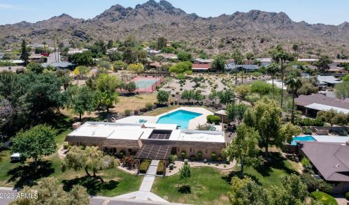 9052 29th St, Phoenix AZ  85028-5302 exterior