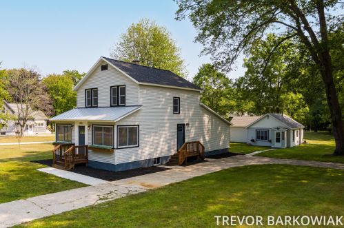 1001 Dykstra Rd, Meskegon, MI 49445-2011