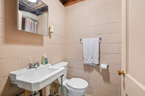 3328 Recker Dr, Pittsburgh PA 15227-4248 exterior