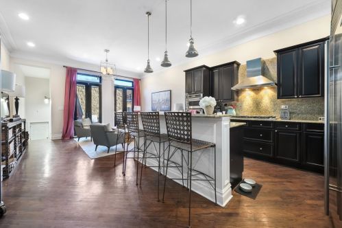 1725 Winchester Ave, Chicago IL 60622-1393 exterior