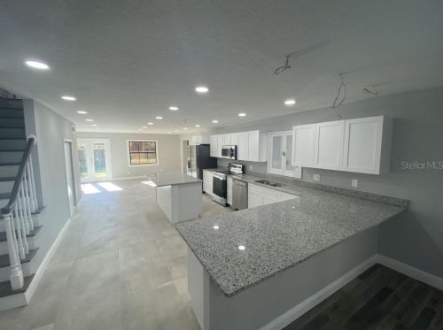 13311 Golf Crest Cir, Tampa, FL 33618-8648