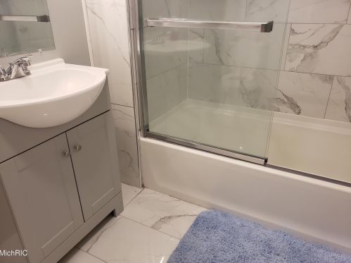 1502 Porter Rd, Meskegon MI 49441-5766 exterior