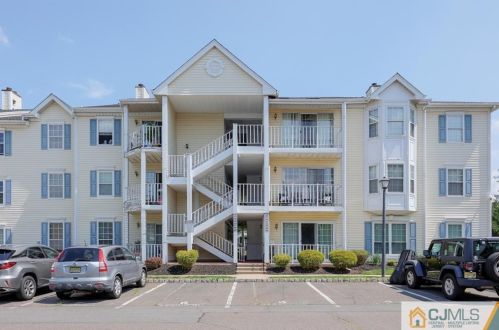 464 Northam Dr, New Brunswick NJ  08902-4243 exterior