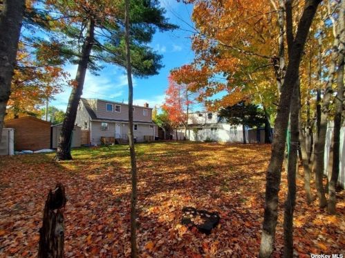 1101 Deer Park Ave, Babylon NY  11703-3107 exterior