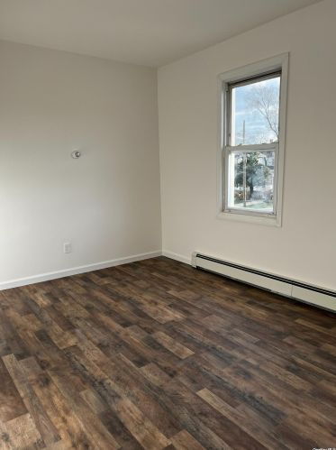 209 Cedar St, Valley Stream NY 11580-4907 exterior