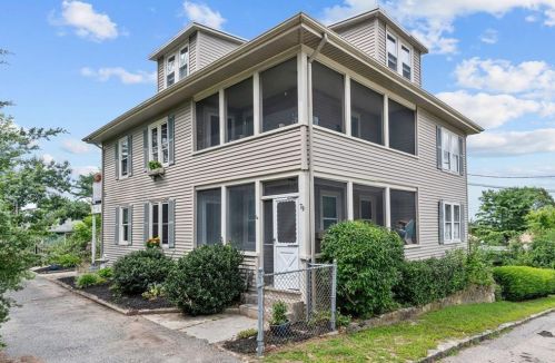 79 Thomas St, Woonsocket, RI 02895-5839
