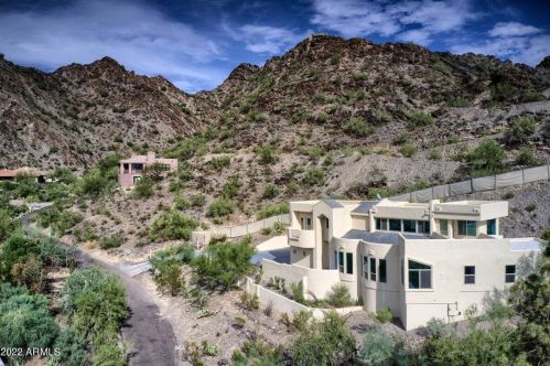 1825 Cinnabar Ave, Phoenix AZ  85020-1916 exterior