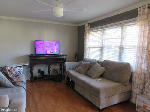 21 Soloff Dr, Trenton, NJ 08610-4220