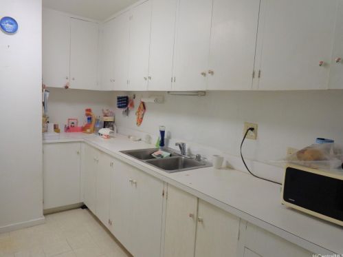 1610 Kanunu St, Honolulu HI 96814-2746 exterior