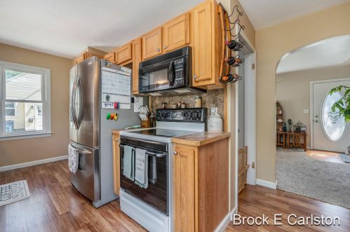 860 Brookside Dr, Meskegon MI 49441-5364 exterior