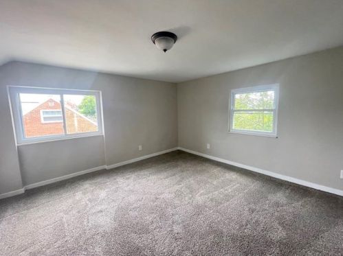 3685 Oakleaf Rd, Pittsburgh PA  15227-4415 exterior