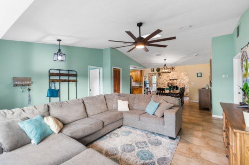 709 Dorchester St, Fort Pierce FL  34983-8762 exterior