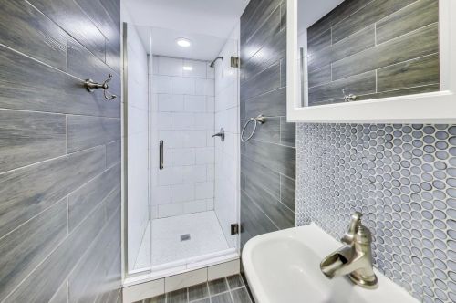 2100 Bingham St, Chicago IL 60647-4033 exterior