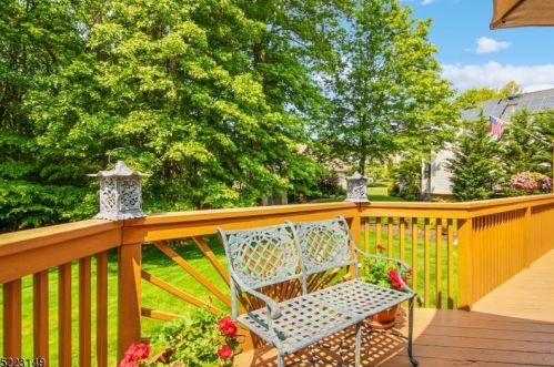 13 Magnolia Ln, Warren NJ 07059-2608 exterior