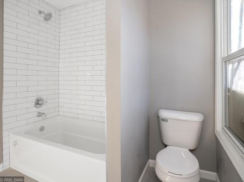 896 6 St, Saint Paul MN 55106-4503 exterior