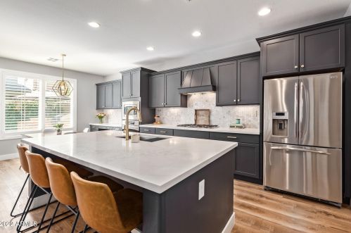 21618 39th Ter, Phoenix AZ  85050-4911 exterior