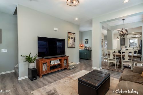 836 Sigsbee St, Grand Rapids MI 49506-2539 exterior