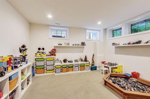 6082 Sauganash Ave, Chicago IL 60646 exterior