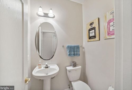 302 Ridgemont Ave, Rockville MD 20850-6061 exterior