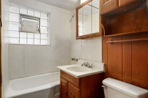 5655 Kenneth Ave, Chicago IL 60646-5907 exterior