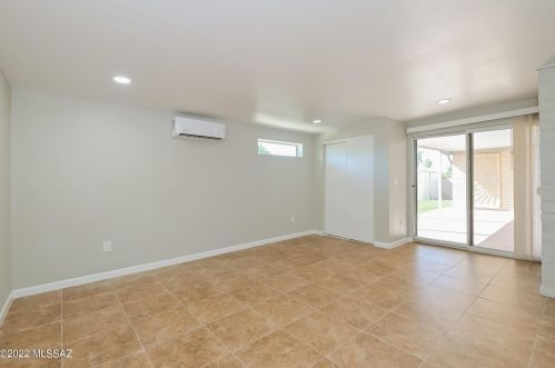 8648 Kenyon Dr, Tucson AZ  85710-4234 exterior