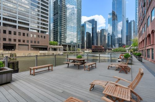 345 Canal St, Chicago IL  60606-1201 exterior