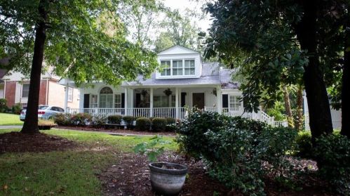 2622 Ellwood Dr, Atlanta, GA 30305-3828