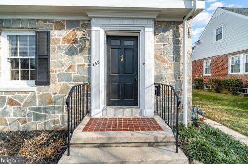 258 Fleming Ave, Hanover, PA 17331-3610