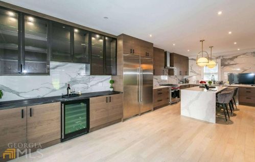 560 Morgan St, Atlanta GA 30308-2821 exterior