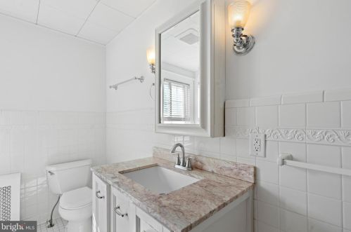 16 Masonic View Ave, Alexandria VA  22301-2204 exterior