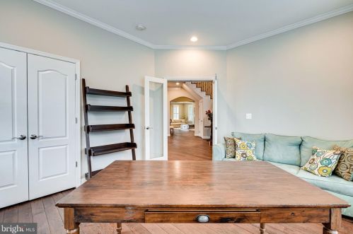 1339 Mayflower Dr, Mc Lean VA 22101-5612 exterior