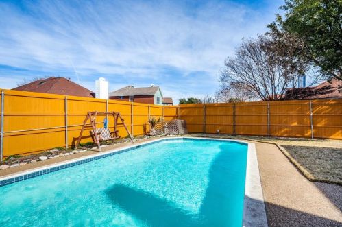 5912 Fox Dr, Frisco TX 75056-4472 exterior