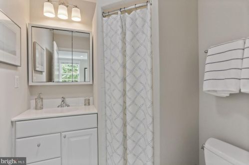 121 6 St, Washington DC 20002-2215 exterior