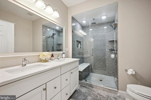 202 Admirals Way, Philadelphia PA 19146-5213 exterior