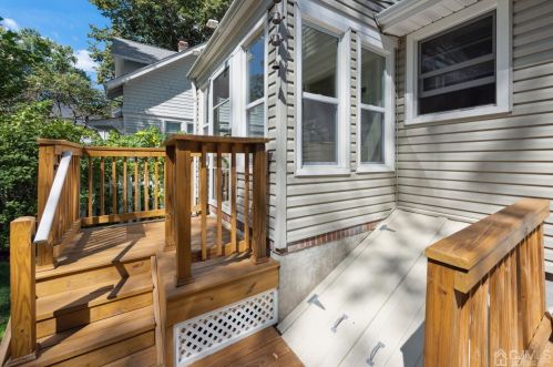 127 Woodbridge Ave, Metuchen NJ 08840-2030 exterior