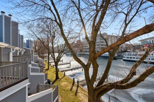 1139 Edison St, Milwaukee, WI 53202-3147