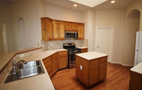 8611 Darrington Dr, Dallas TX  75249-2624 exterior