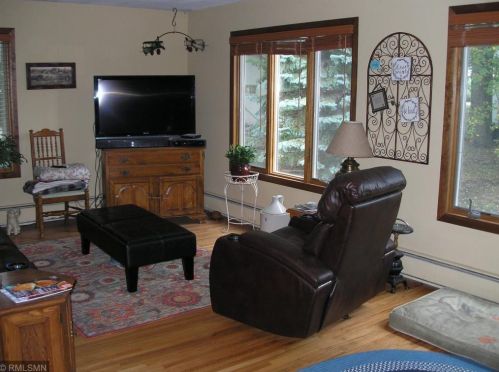 4885 Perkinsville Rd, Maple Plain, MN 55359-9606