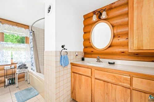 5866 Old Miller Trunk Hwy, Duluth MN 55811-1230 exterior