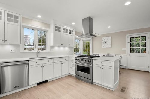 33 Bote Rd, Greenwich CT 06830-4853 exterior